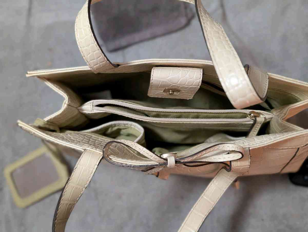 Cream Structured Leather Tote with Double Handles - Baltimore, Ohio - FleaMarketBay