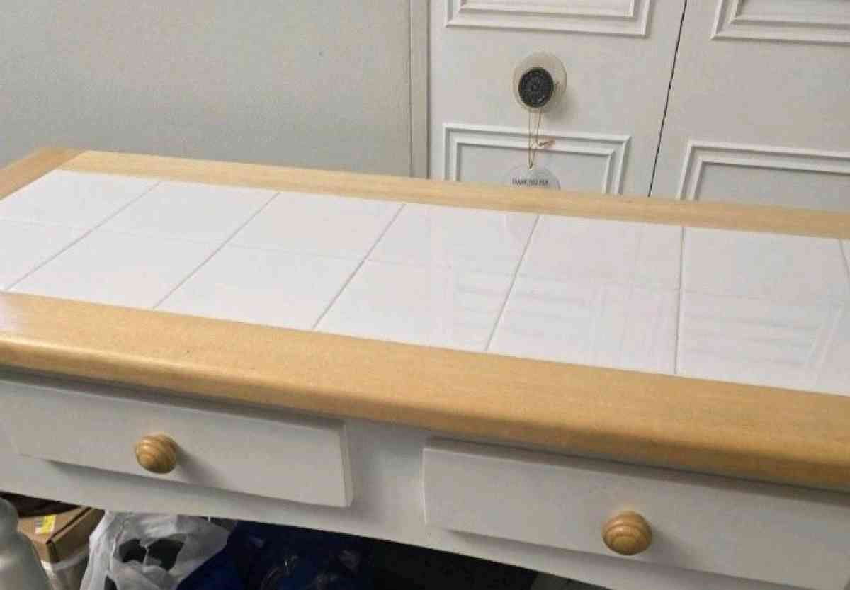 side server table - Stoneham, Massachusetts - FleaMarketBay