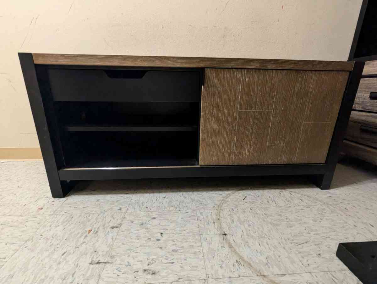 Storage Cabinet - Los Angeles, California - FleaMarketBay