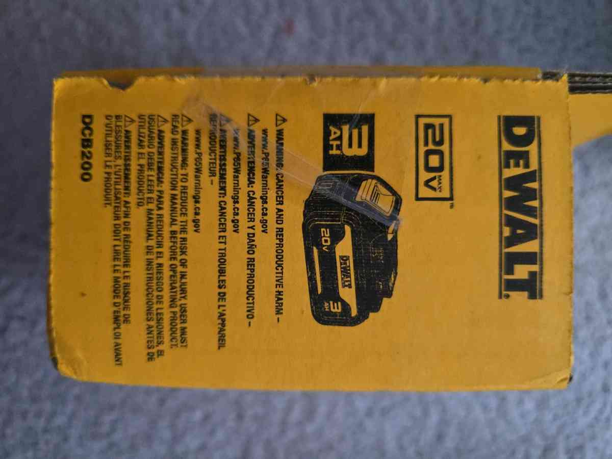 DEWALT DCB200 30 Ah 20V LiIon Premium Battery - Newark, Delaware - FleaMarketBay