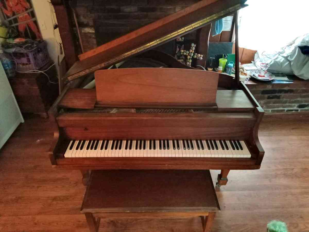 BABY GRAND PIANO - North Hollywood, California - FleaMarketBay