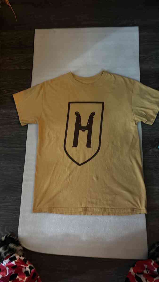 Harry Potter and the Cursed Child Hufflepuff TShirt Size M - Atlanta, Georgia - FleaMarketBay
