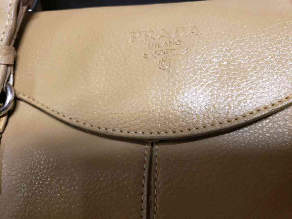 prada hand bag - Las Vegas, Nevada - FleaMarketBay