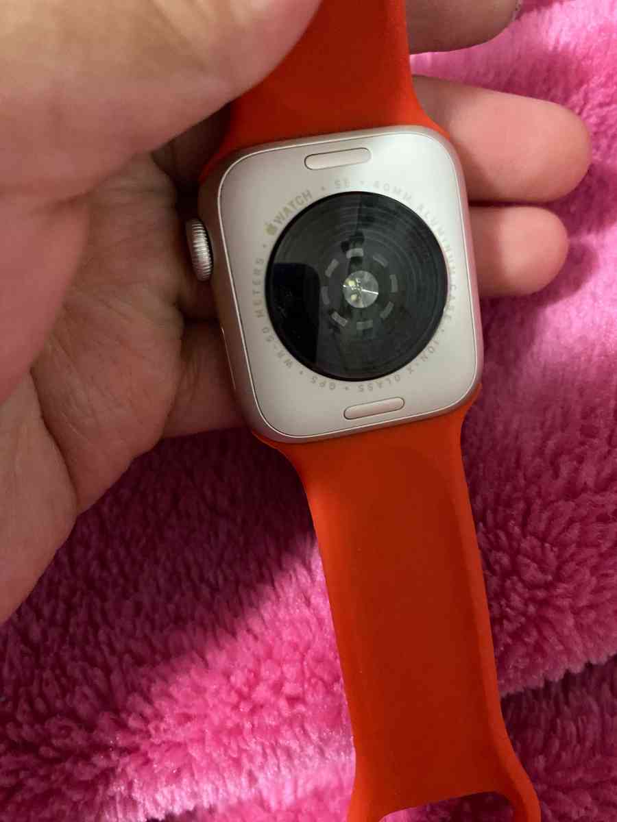 Apple Watch SE - Palmdale, California - FleaMarketBay