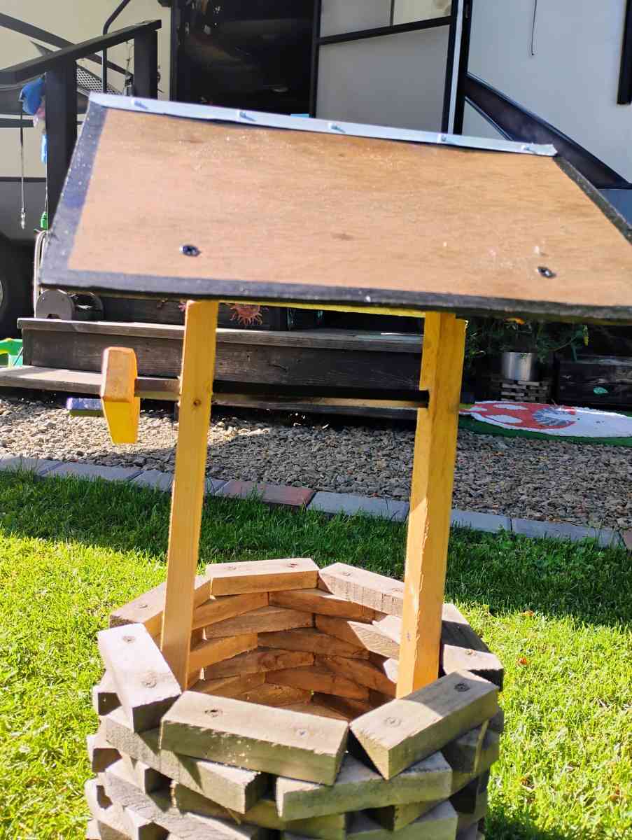 wishing well flower pot yard deco hand crafted - Aurora, Oregon - FleaMarketBay