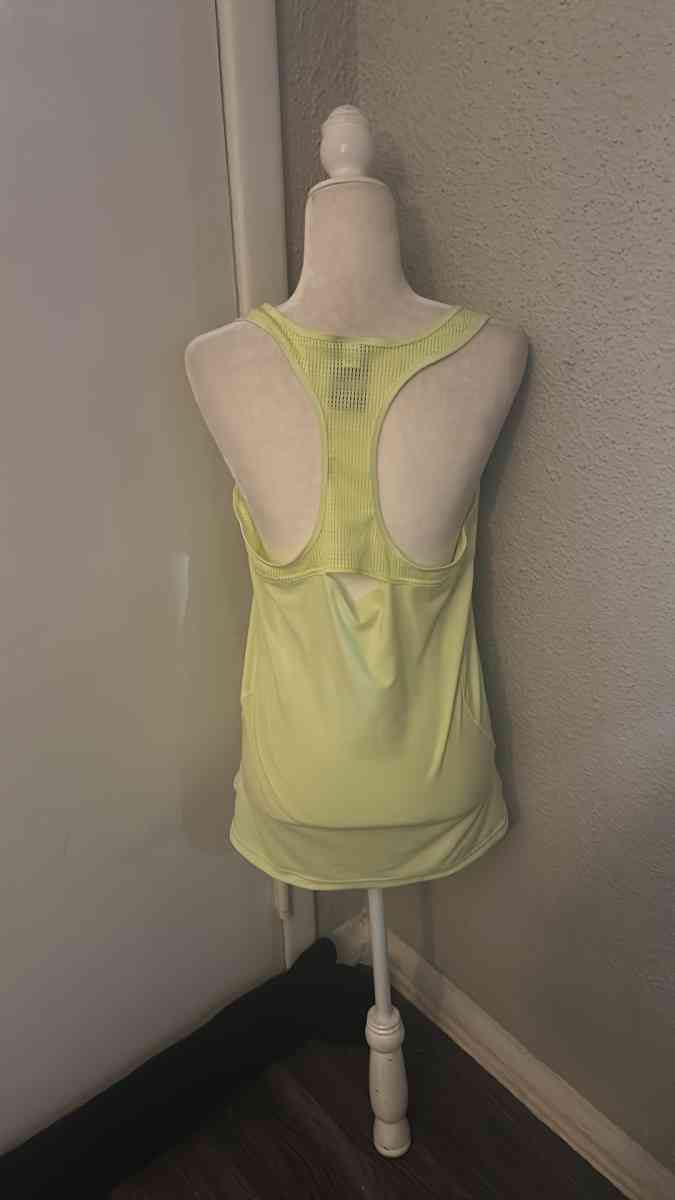 Adidas Racerback Netted Running Tank Size L - Atlanta, Georgia - FleaMarketBay