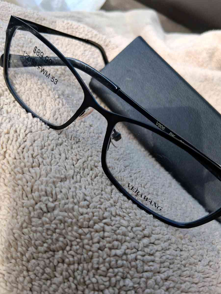 Vera Wang reader glasses with case