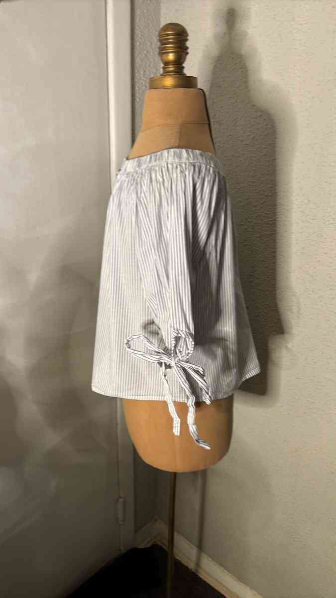 LaBanga Striped BlueWhite Top Size L Bow Tie Sleeves - Atlanta, Georgia - FleaMarketBay