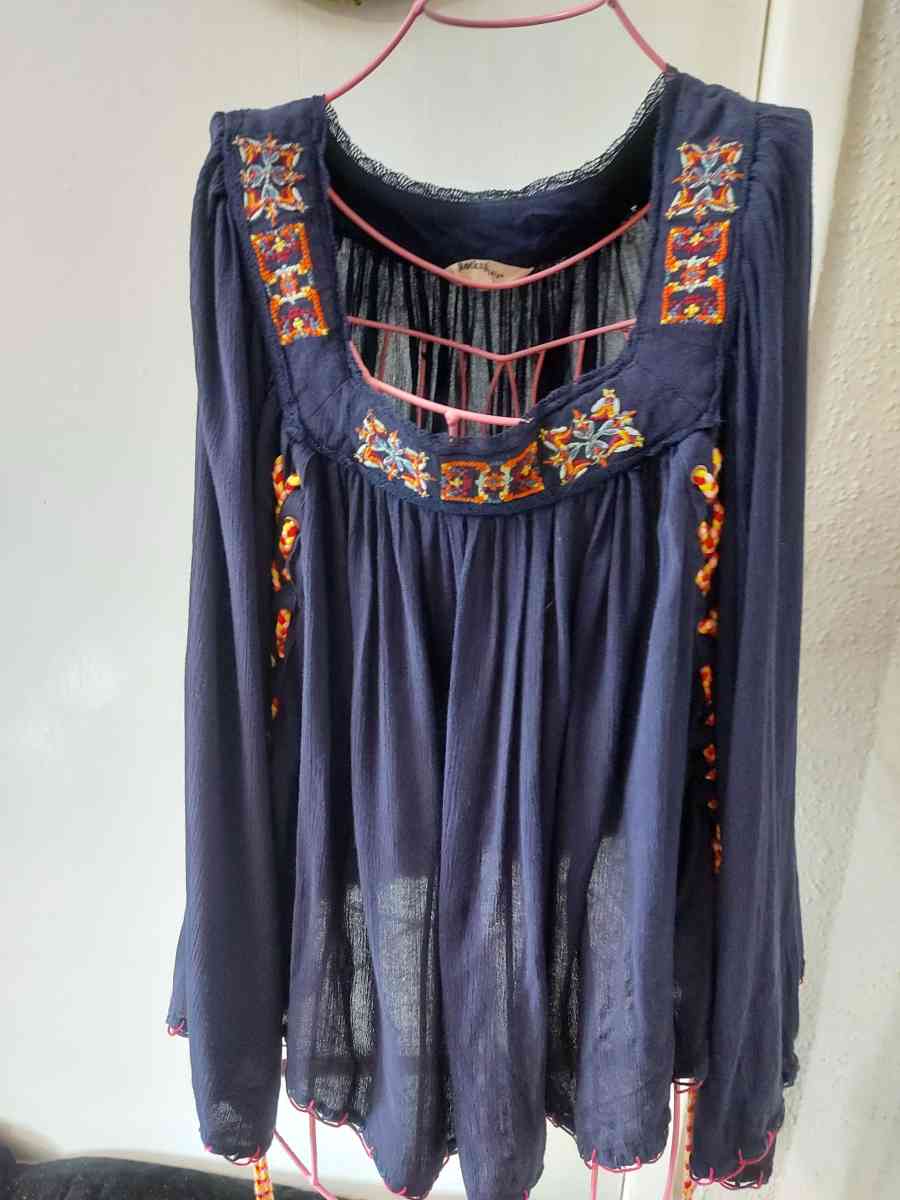 Rocks  Indigo Embroidered Boho Top Size M - Atlanta, Georgia