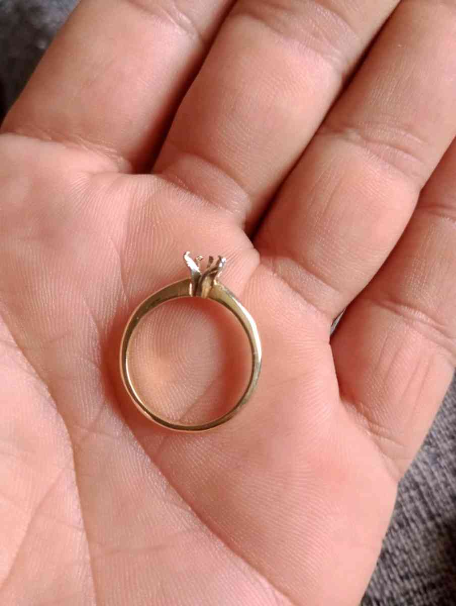 Aquamarine 14k Gold Ring size 7 for women  Sold as is - Frostproof, Florida - FleaMarketBay