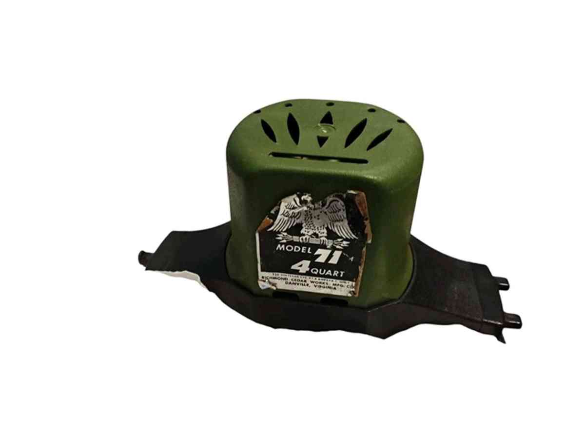 Sterling 5 Quart Ice Cream Freezer With Motor  Accessories R - Alicia, Arkansas - FleaMarketBay