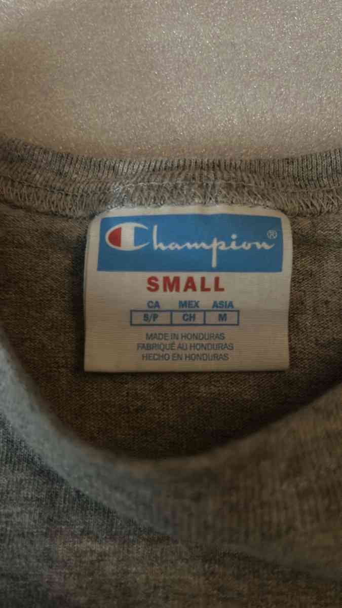 Champion Cropped Rolled Hem Tee Size Small - Atlanta, Georgia - FleaMarketBay