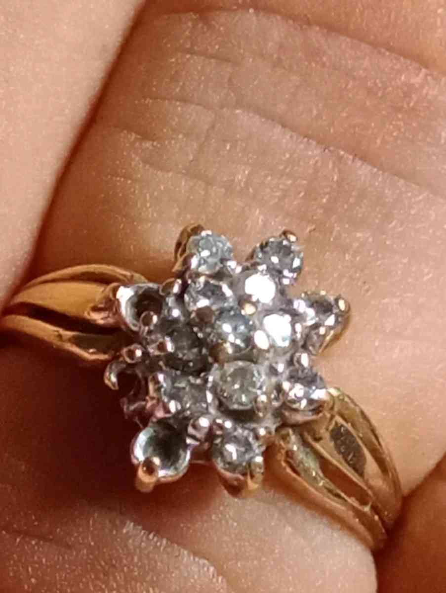 Vintage 10k Yellow Gold cluster Diamond Ring - Frostproof, Florida - FleaMarketBay