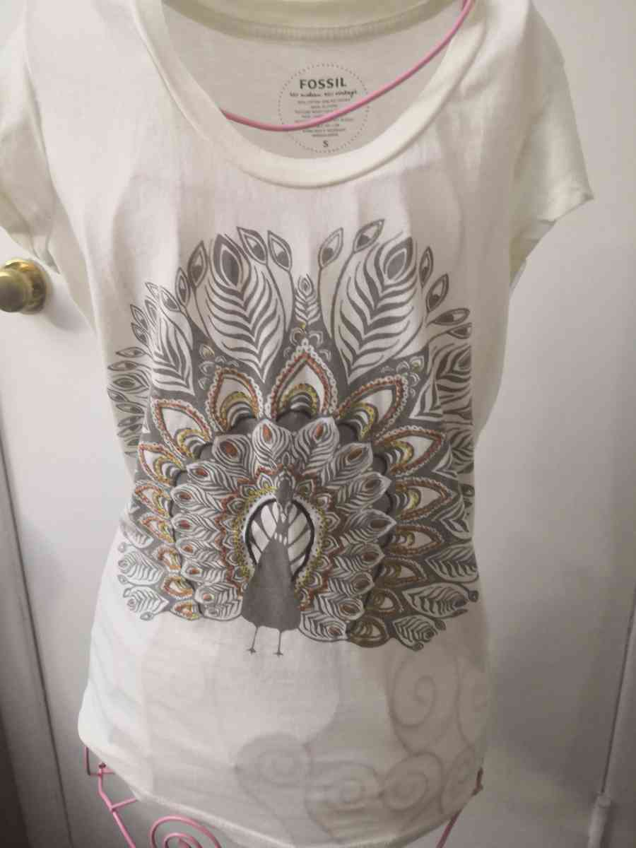 Fossil Embroidered Peacock Vintage Style Tee Size S - Atlanta, Georgia