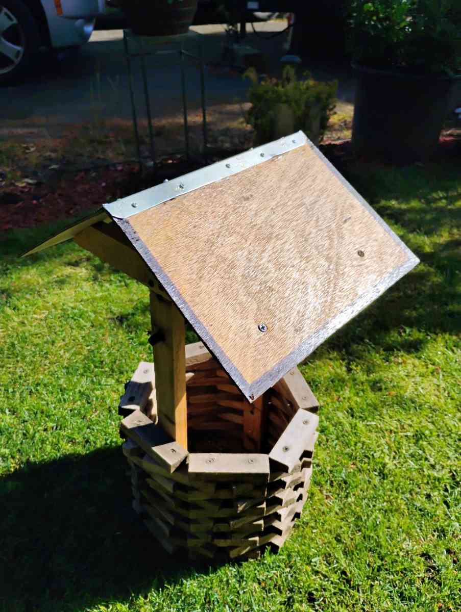 wishing well flower pot yard deco hand crafted - Aurora, Oregon - FleaMarketBay