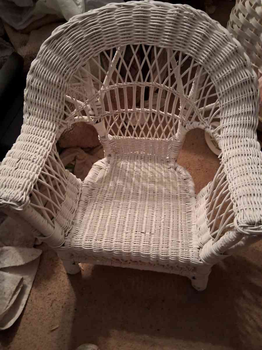 childrens chairs - Huntland, Tennessee - FleaMarketBay