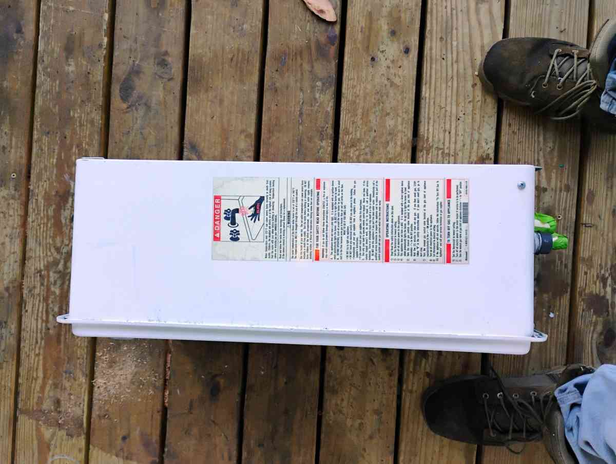 Rinnai propane instantaneous tankless hot water heater - Green Cove Springs, Florida - FleaMarketBay