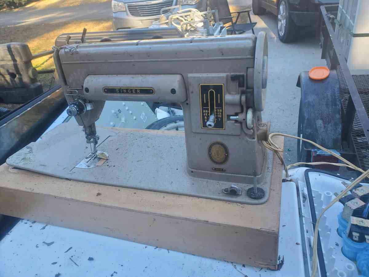 1950s singer sewing machine - Summerville, South Carolina - FleaMarketBay