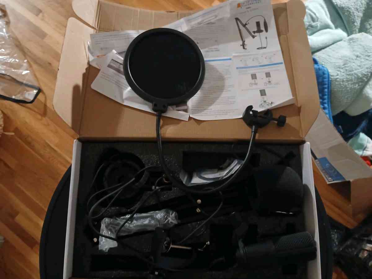 STUDIO MUSIC EQUIPMENT - Charlotte, North Carolina - FleaMarketBay