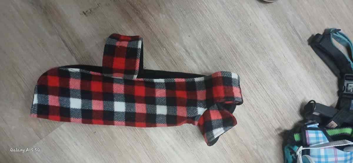 dog sweaters and rain coats size small to medium - Ontario, Oregon - FleaMarketBay