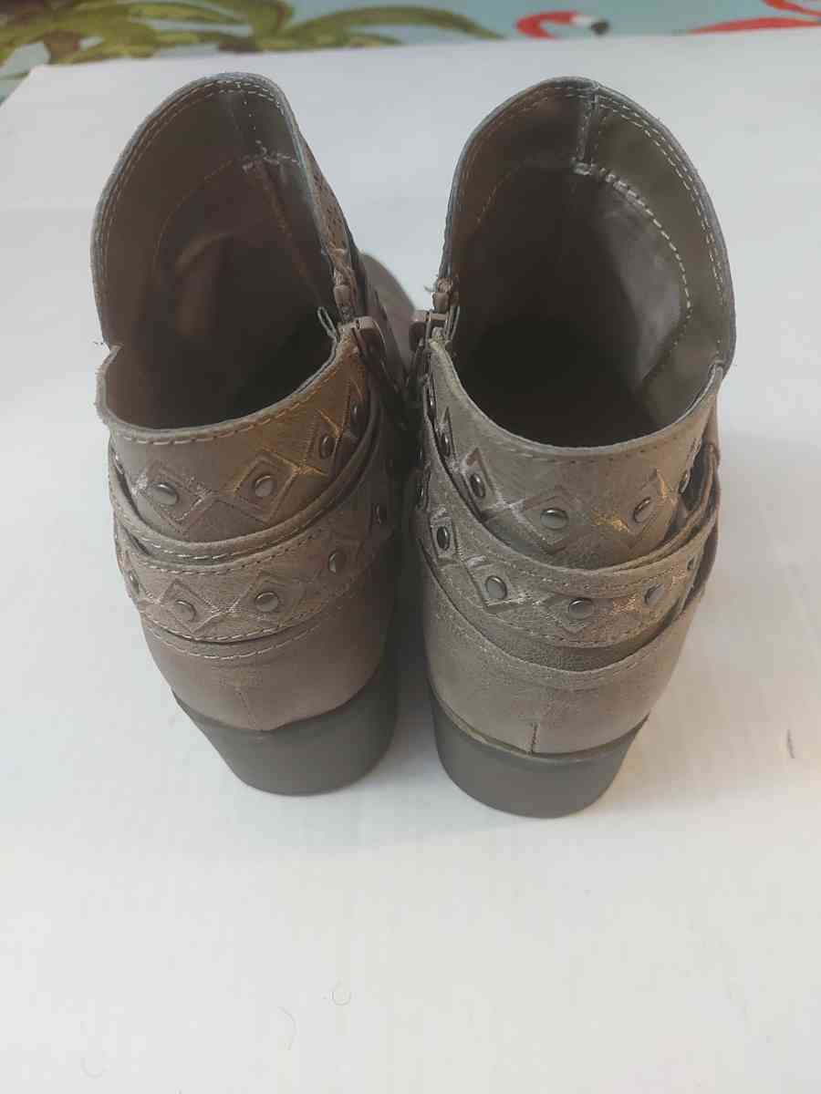 Sugar Thunderome Ankle Boots Size 7 - Atlanta, Georgia - FleaMarketBay