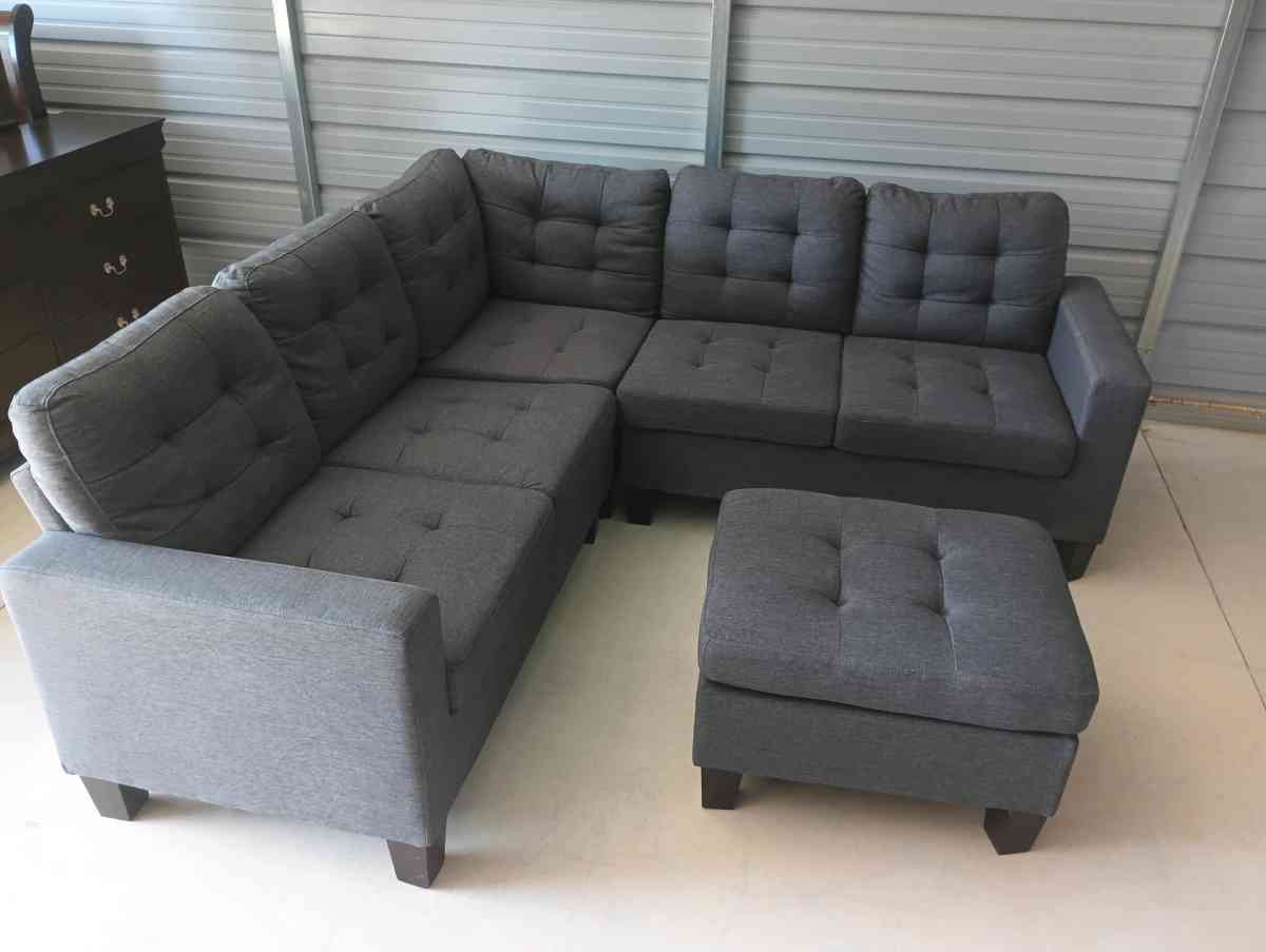 Grey sectional with ottoman Free Delivery If Needed - Frostproof, Florida - FleaMarketBay