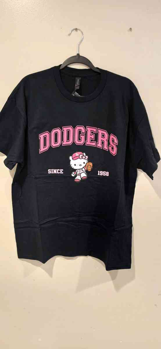 dodgers hello kitty t shirt large - Riverside, California - FleaMarketBay