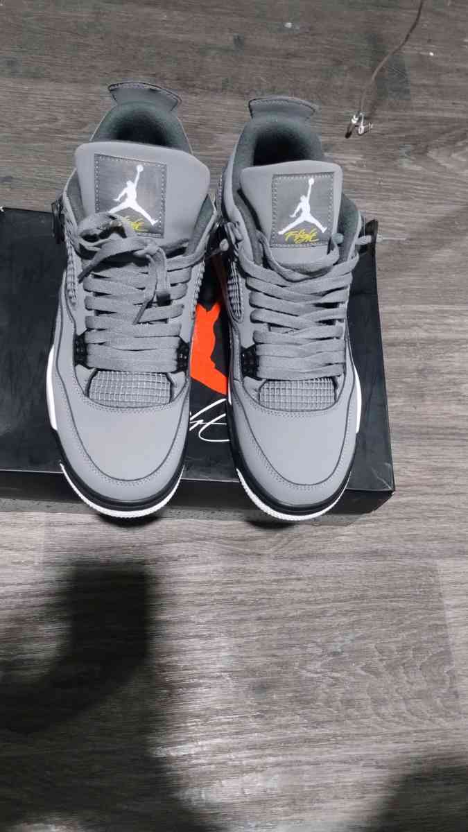 cool grey 4s - Las Vegas, Nevada - FleaMarketBay
