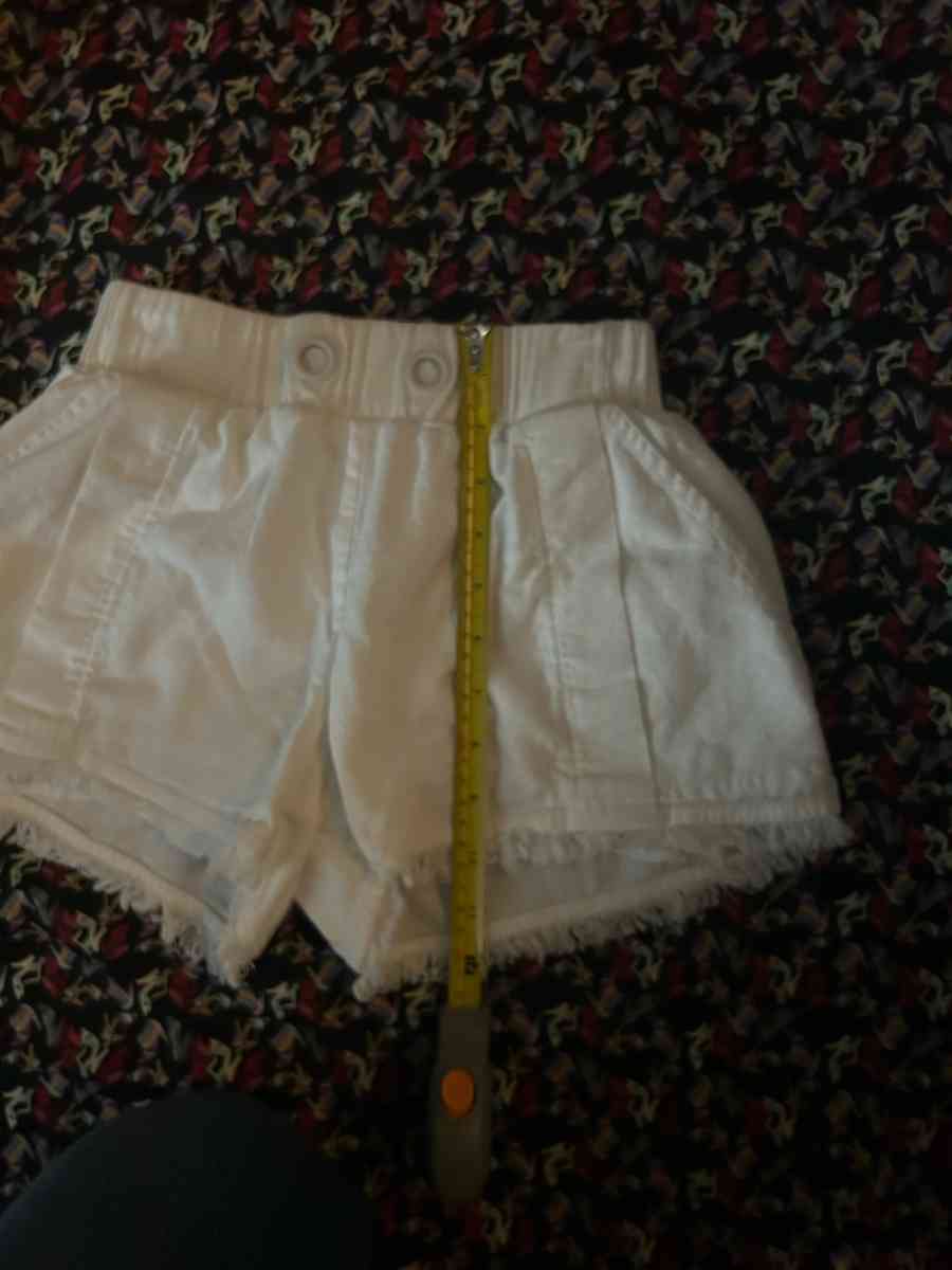 KendallKylie White High Waist Raw Hem Shorts Size XS Linen - Atlanta, Georgia - FleaMarketBay