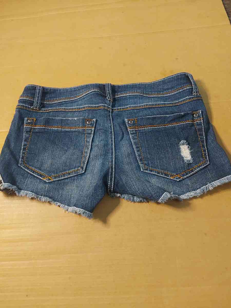 Mudd Jeans Aztec Distressed  Denim Shorts Size 3 - Atlanta, Georgia - FleaMarketBay