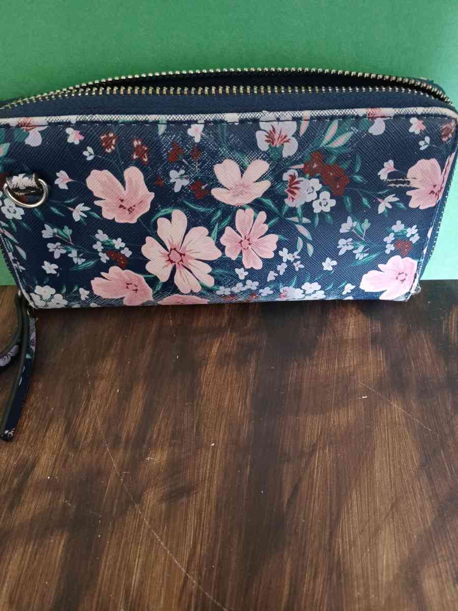 Steve madden wallet - Tucson, Arizona - FleaMarketBay