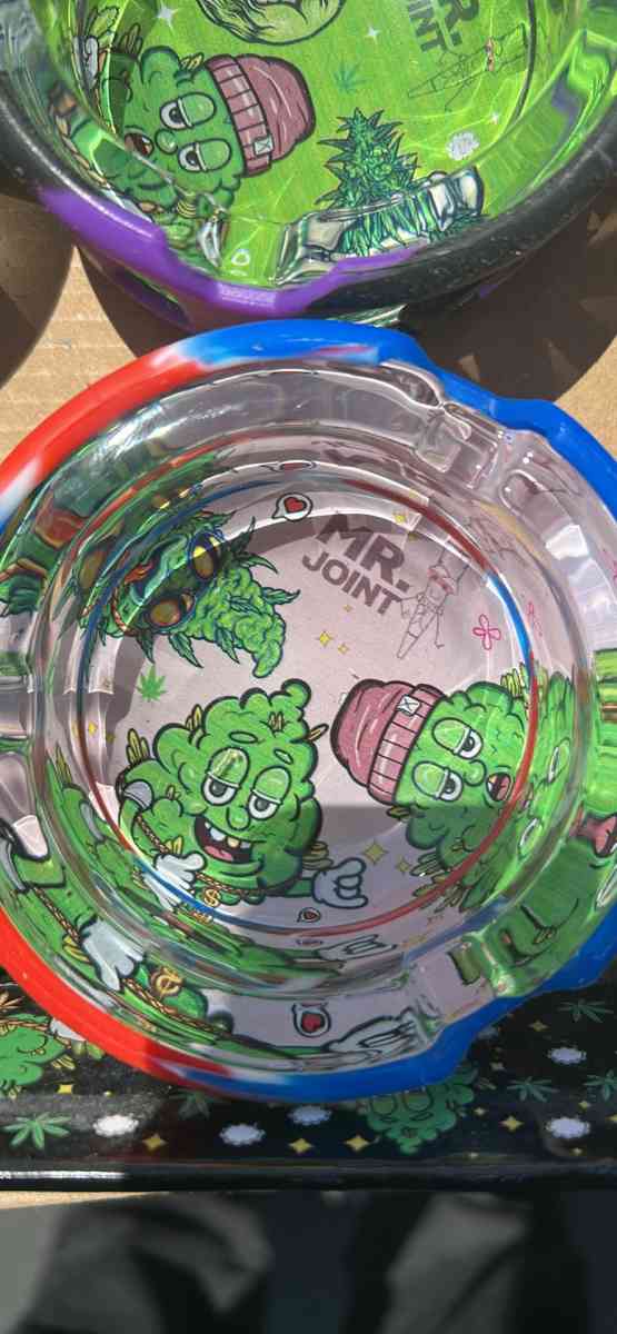 ash tray - Covina, California - FleaMarketBay