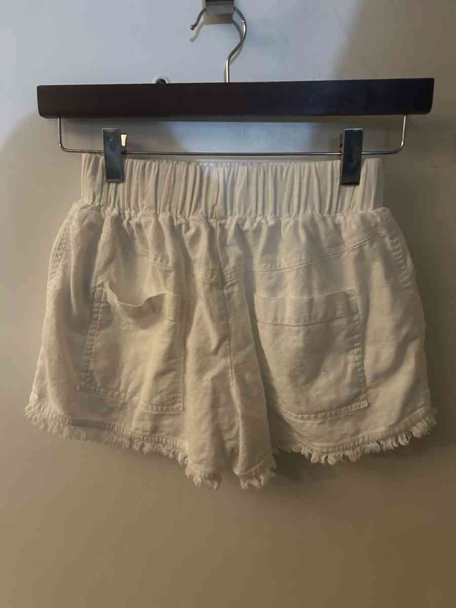 KendallKylie White High Waist Raw Hem Shorts Size XS Linen - Atlanta, Georgia - FleaMarketBay