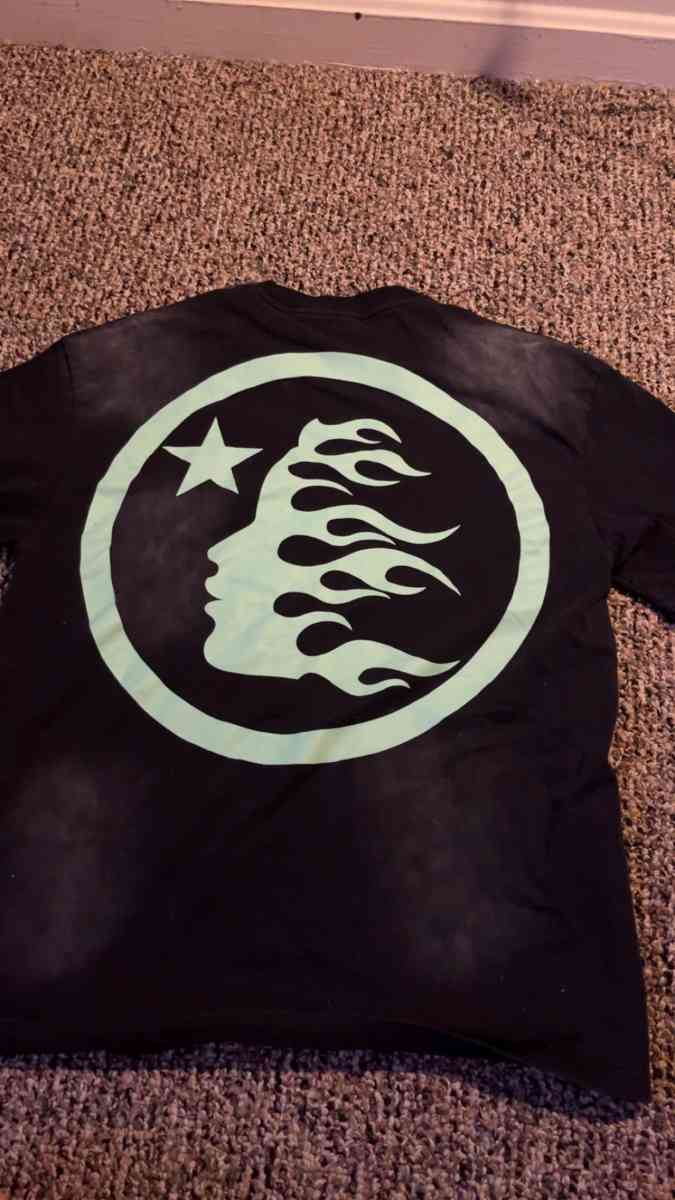 Hell star glow in the dark size mens medium - Nashua, New Hampshire - FleaMarketBay