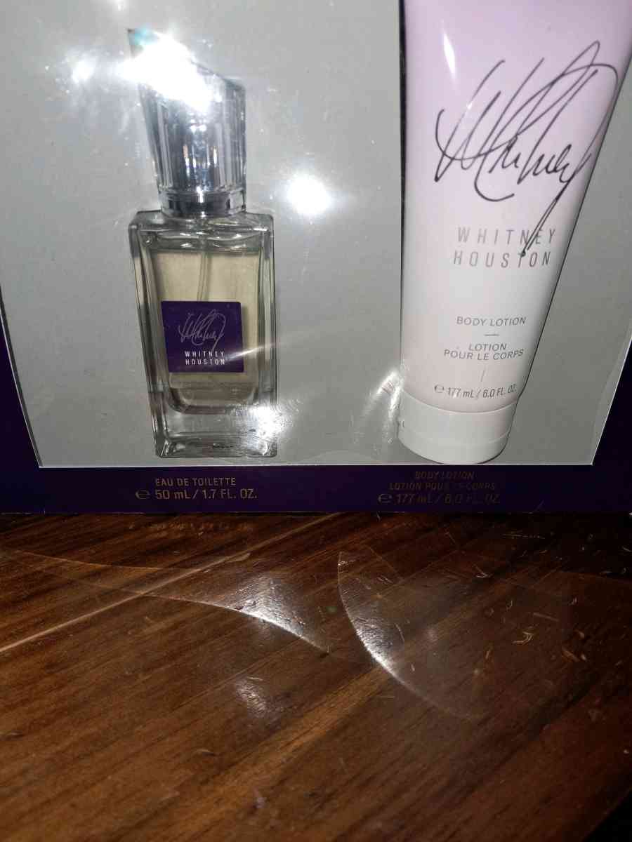 Whitney Houston gift swt nwt - Butler, Ohio - FleaMarketBay