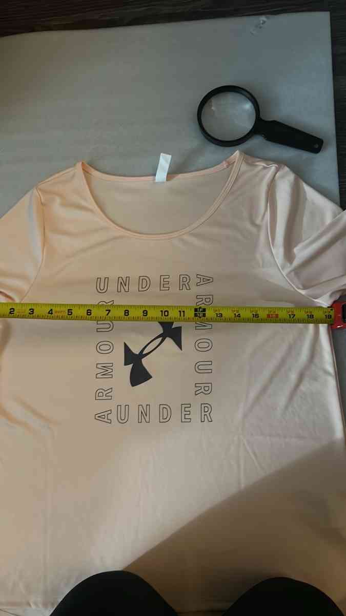 Under Armour Womens Loose Crew Neck UPF Heat Gear Size Large - Atlanta, Georgia - FleaMarketBay