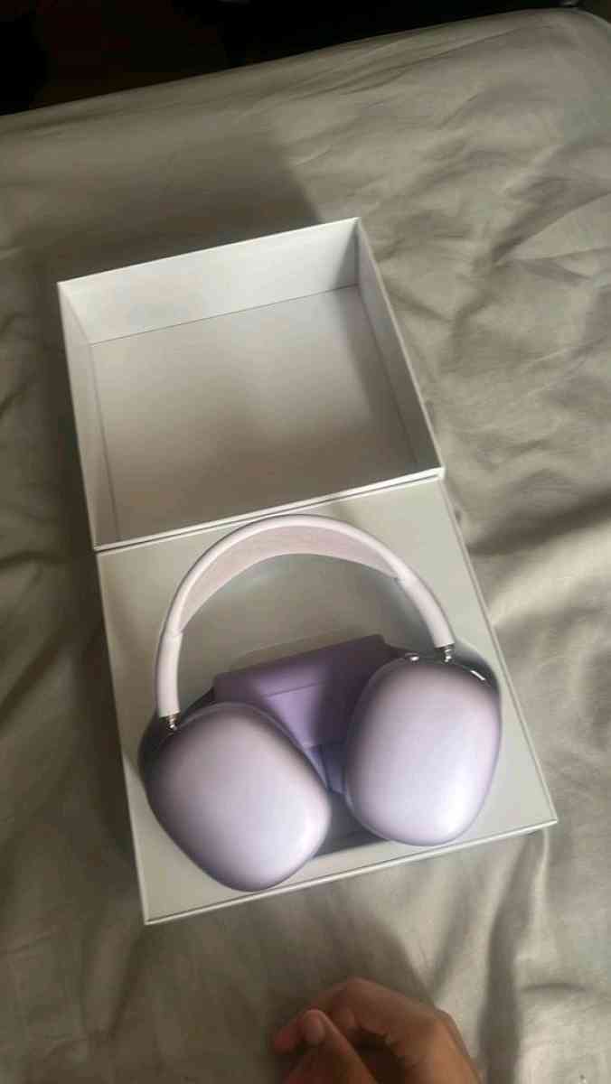 Airpod Max purple - Wilmington, Delaware - FleaMarketBay