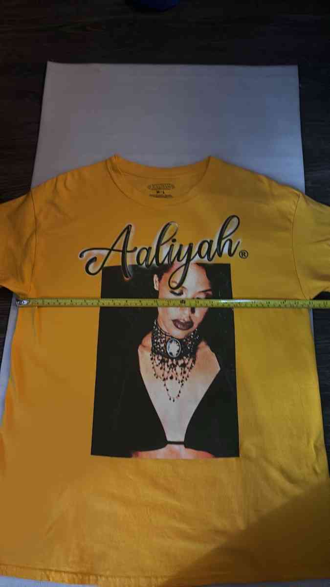 Aaliyah Graphic Yellow Short Sleeve TShirt Size ML 90s Style - Atlanta, Georgia - FleaMarketBay