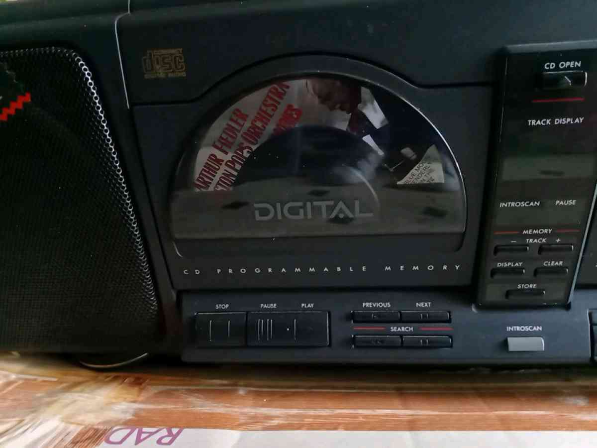 NEW IN BOX BOOMBOX AMFM RADIO CD RECORDER AZ8100 - North Hollywood, California - FleaMarketBay