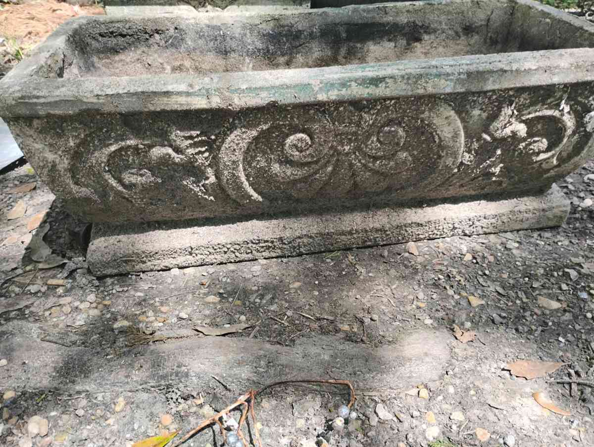 2concrete planters - Alicia, Arkansas - FleaMarketBay