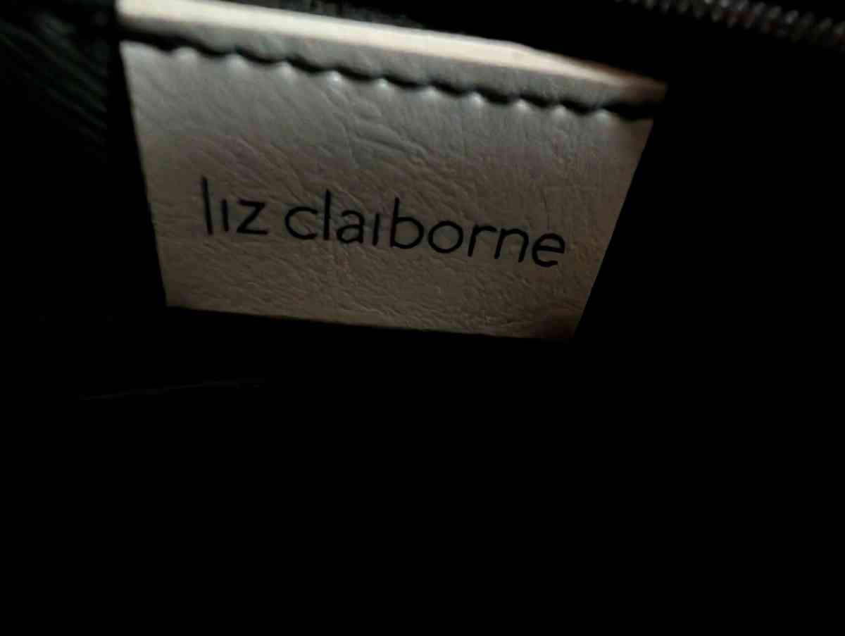 Elegant Burgundy Leather Handbag - Baltimore, Ohio - FleaMarketBay