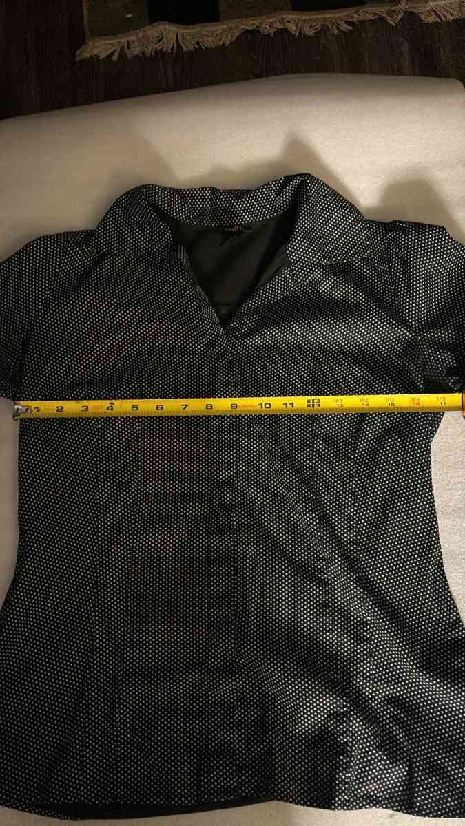 Rue21 Black Polka Dot Split Sleeve VNeck Blouse Size S - Atlanta, Georgia - FleaMarketBay