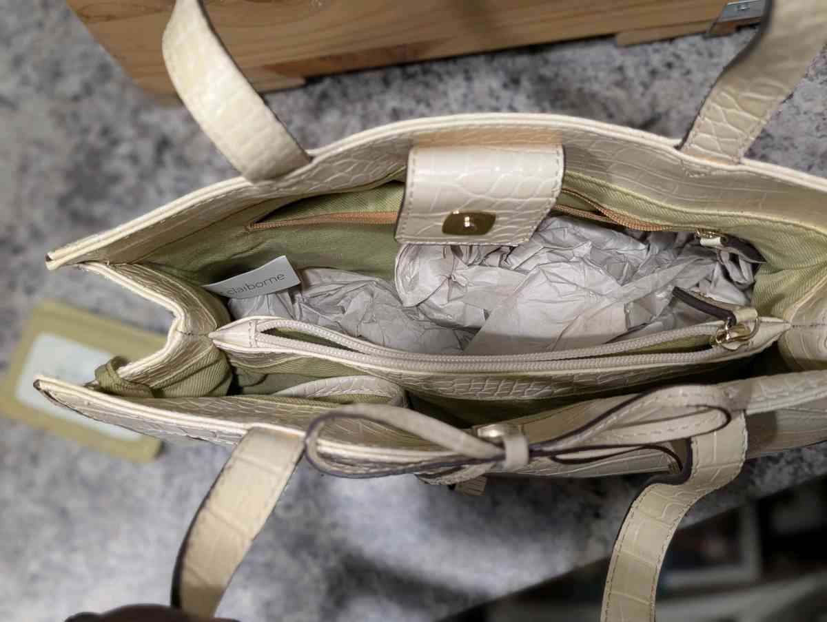 Cream Structured Leather Tote with Double Handles - Baltimore, Ohio - FleaMarketBay