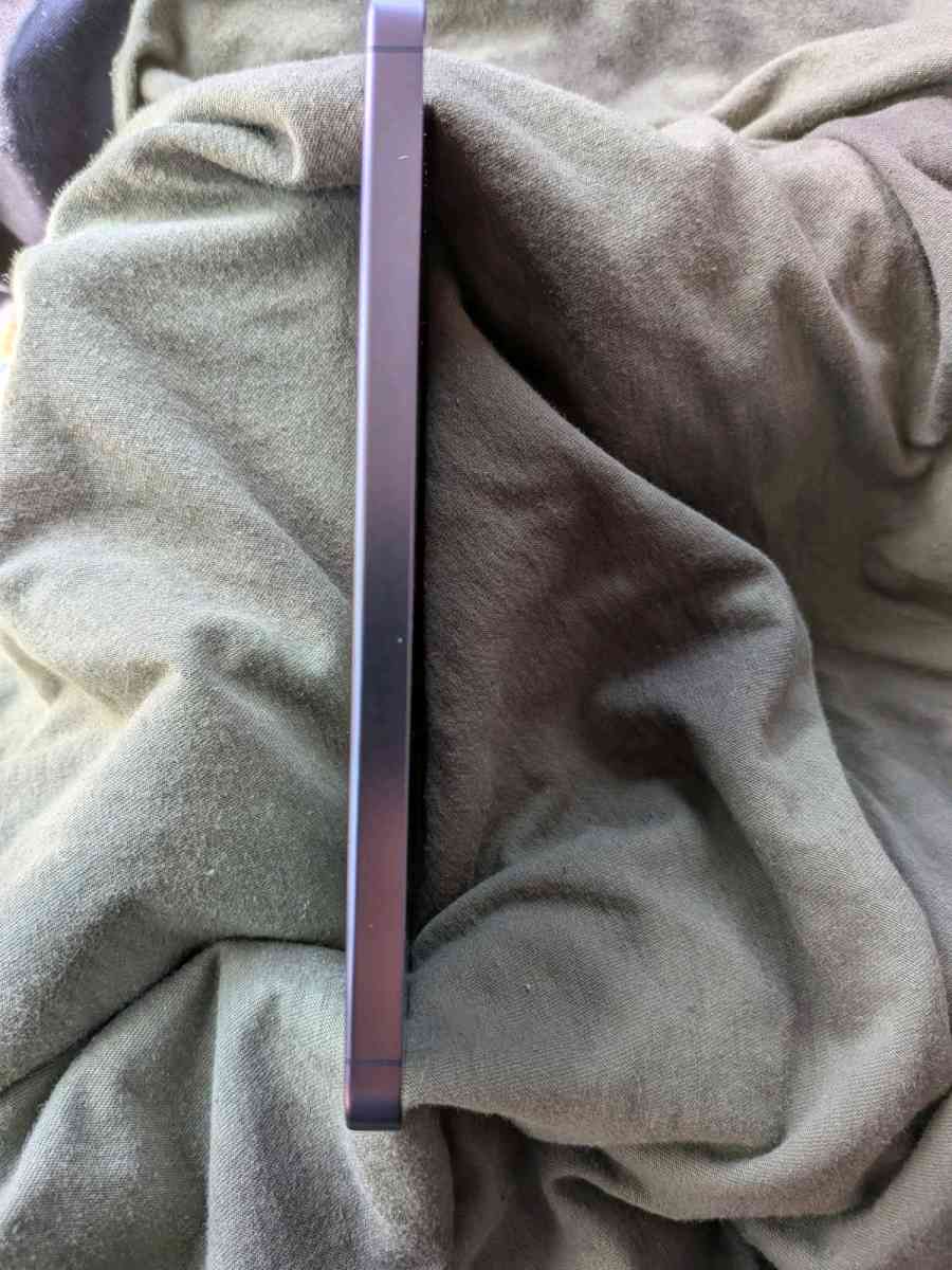 Samsung Galaxy S24 Plus with Otter Box Case - Pasadena, California - FleaMarketBay