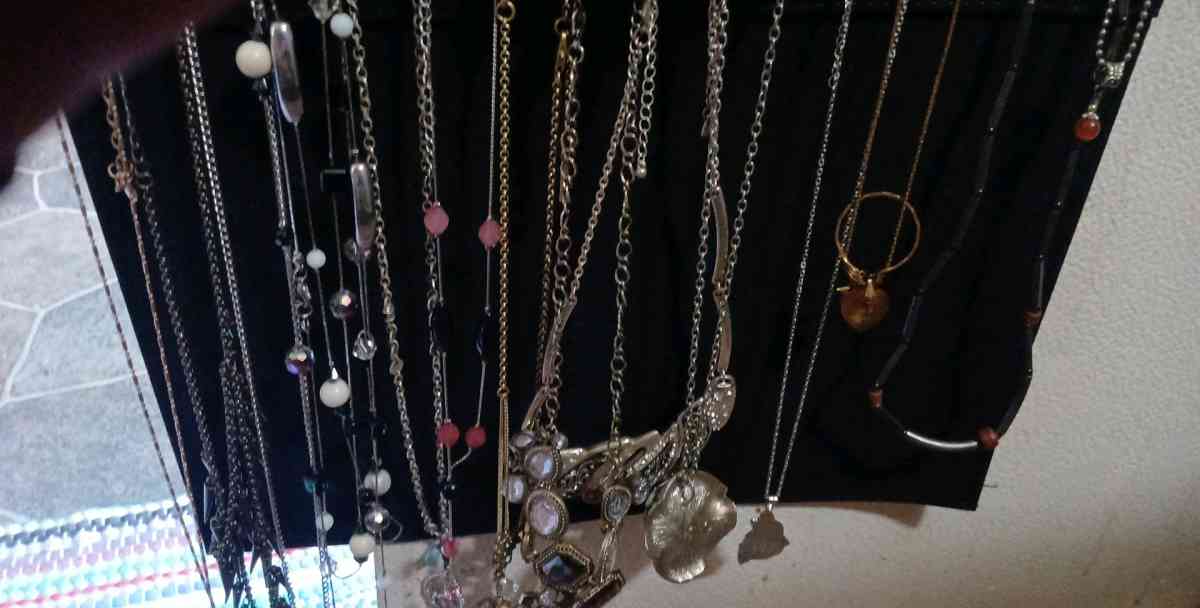 jewelry necklaces - Ewing, Virginia - FleaMarketBay