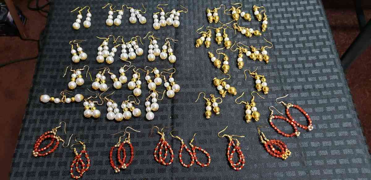 Handmade imitation pearl bracelets - Philadelphia, Pennsylvania - FleaMarketBay