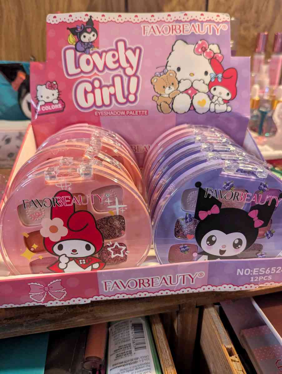 melody and  kuromi Hello kitty eyeshadow palette - Peoria Heights, Illinois