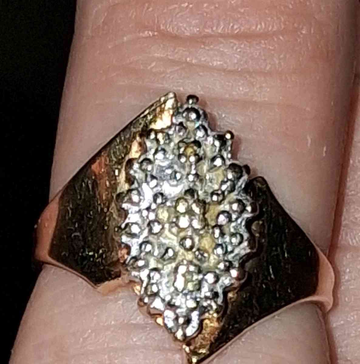 diamond cluster ring 10k yellow gold - Ottumwa, Iowa