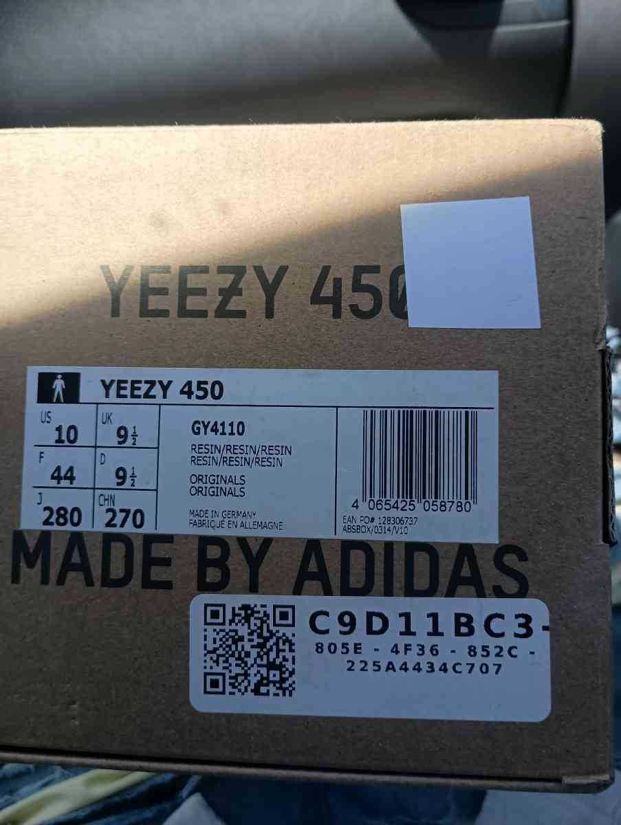 Yeezy 450 Resin Sz10 - Hampton, Virginia - FleaMarketBay
