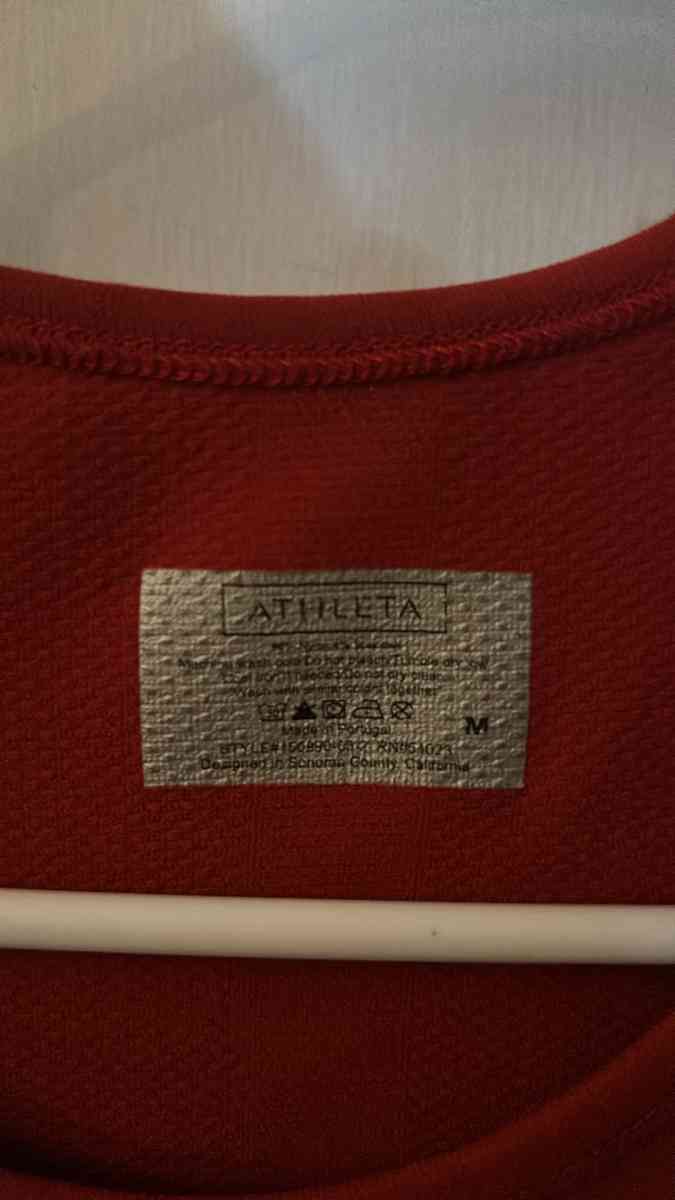 Athleta Red Activewear Top Size M Running Exercise Workout - Atlanta, Georgia - FleaMarketBay